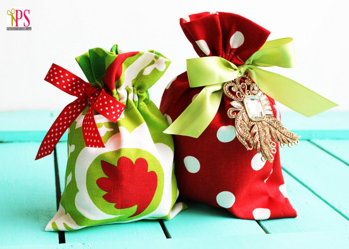 Drawstring Fabric Gift Bag Tutorial ~ These simple fabric bags are ...